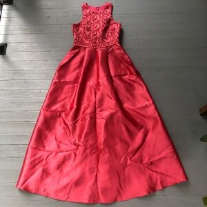 Monique Lhuillier Sleeveless Formal Maxi Dress Size 10 Salmon Pink Pockets Lace
